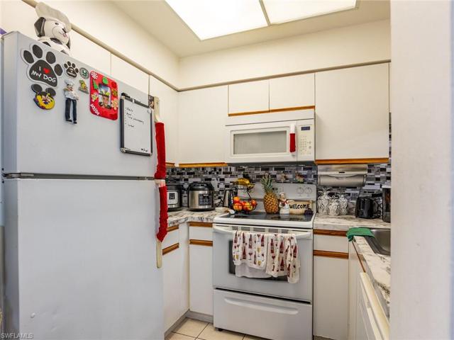 3321  Olympic  DR, NAPLES, FL 34105