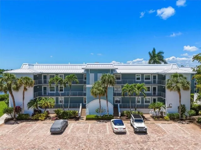 1280 Blue Point Ave C30, Naples, Florida 34102