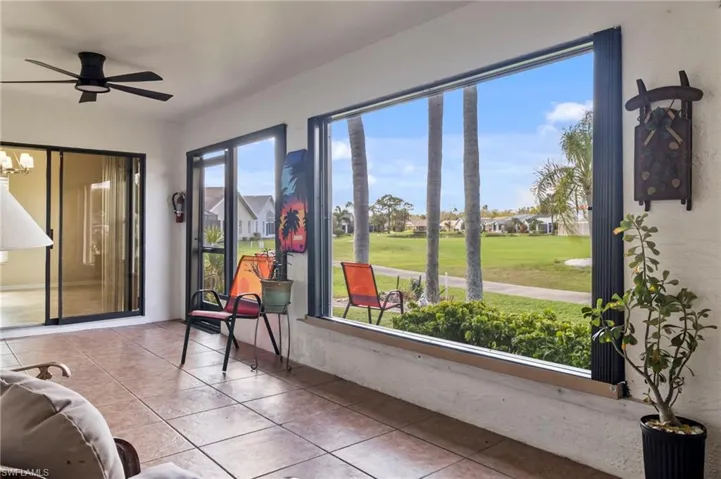 Sunroom with ceiling fan