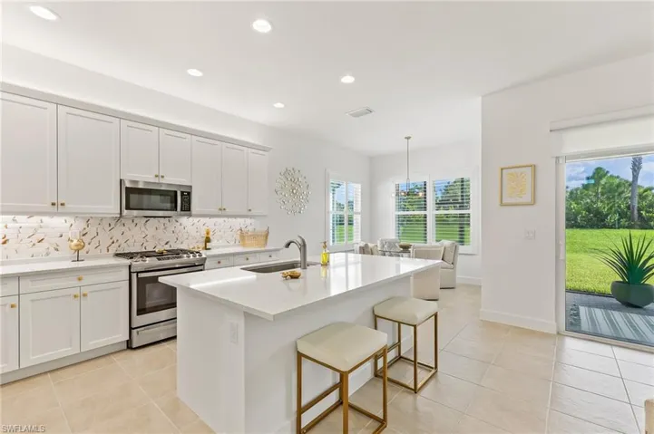 Spacious kitchen features lots of counterspace, quartz counters, stainless steelappliances, GAS stove
