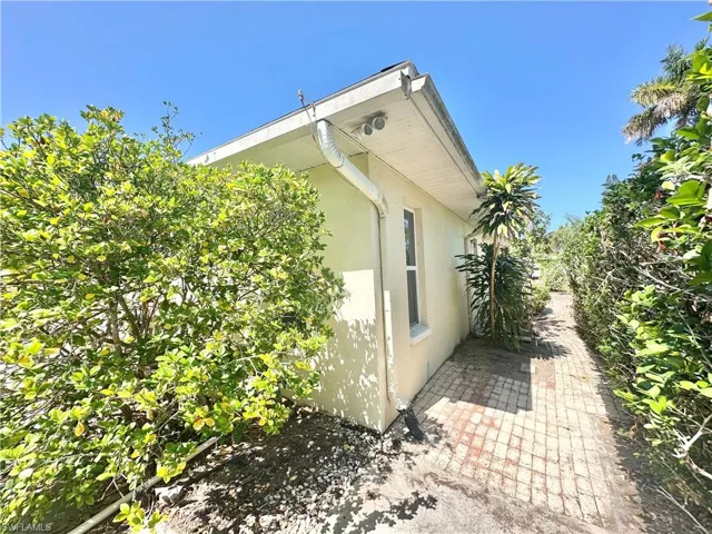 688 Valley Dr, Bonita Springs, Florida 34134