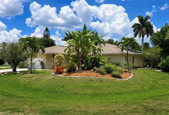 688 Valley Dr, Bonita Springs, Florida 34134