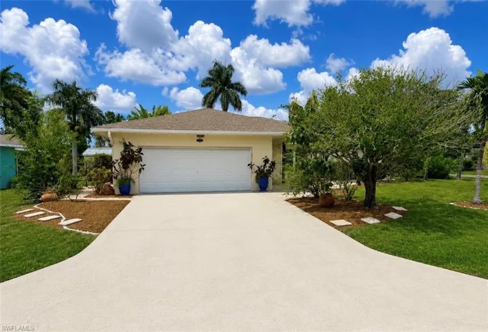 688 Valley Dr, Bonita Springs, Florida 34134
