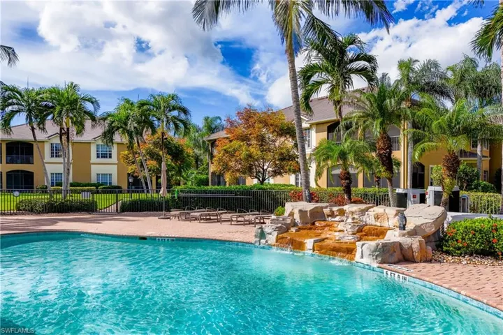 5001  Maxwell  CIR, Naples, FL 34105