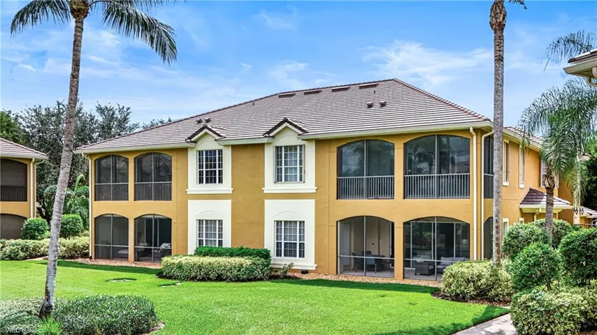 5001  Maxwell  CIR, Naples, FL 34105