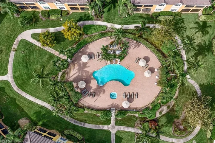 5001  Maxwell  CIR, Naples, FL 34105