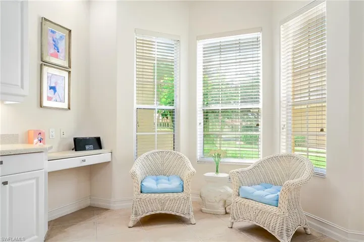5001  Maxwell  CIR, Naples, FL 34105