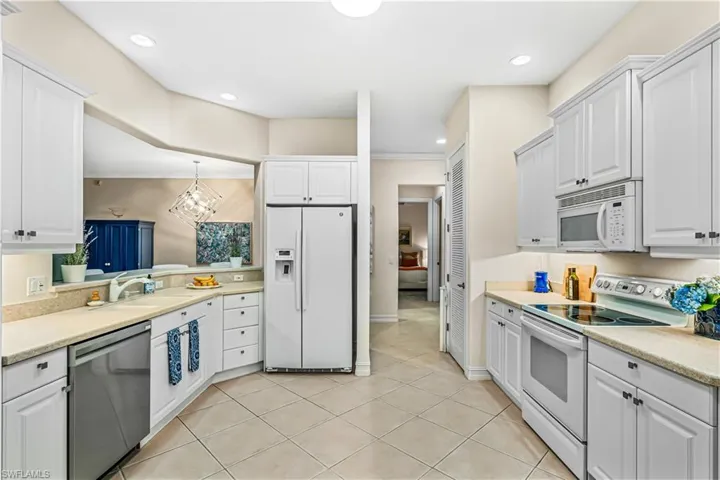 5001  Maxwell  CIR, Naples, FL 34105