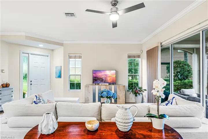 5001  Maxwell  CIR, Naples, FL 34105