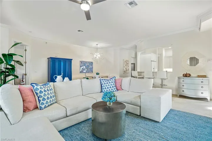 Spacious and open living room with 10' ceilings