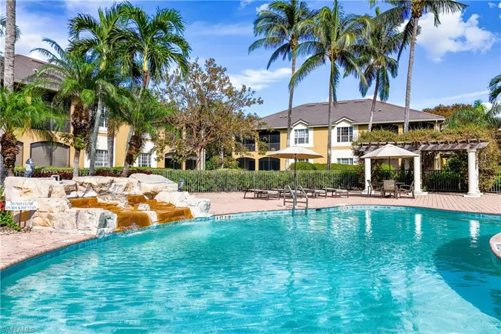 5001  Maxwell  CIR, Naples, FL 34105