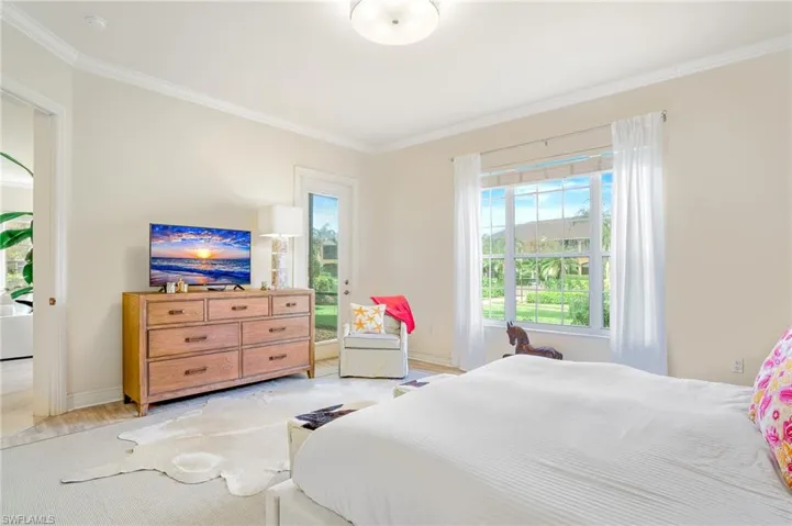 5001  Maxwell  CIR, Naples, FL 34105