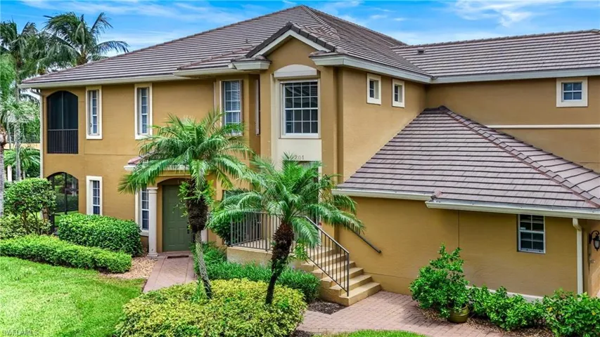 5001  Maxwell  CIR, Naples, FL 34105