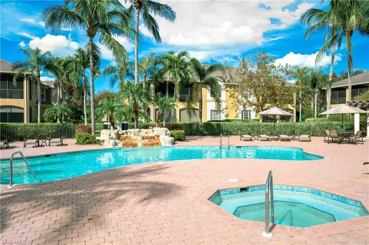 5001  Maxwell  CIR, Naples, FL 34105