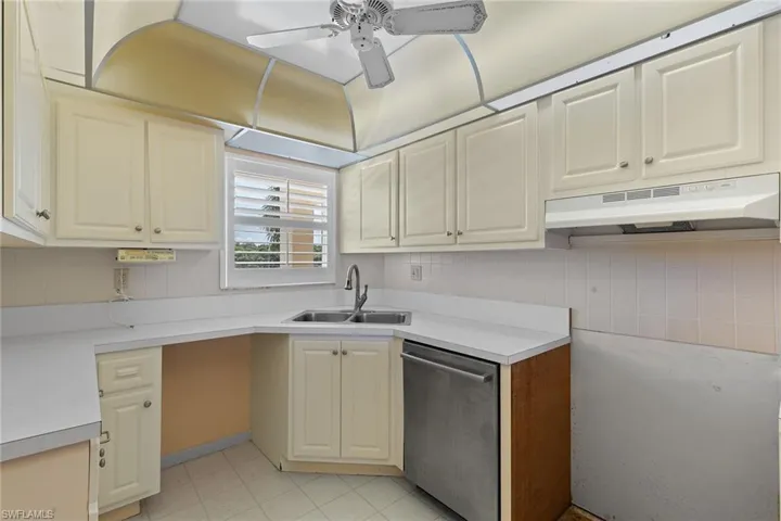 21 High Point Cir E # 409, Naples Fl 34103