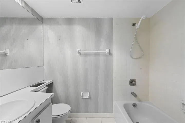 21 High Point Cir E # 409, Naples Fl 34103