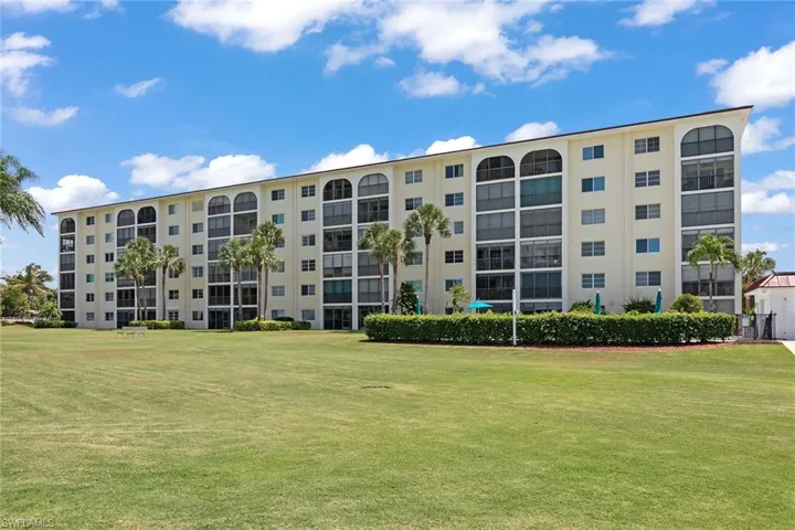 21 High Point Cir E # 409, Naples Fl 34103