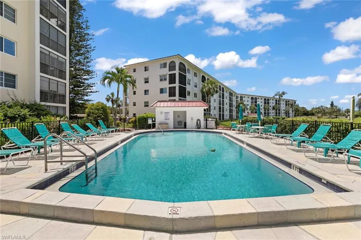 21 High Point Cir E # 409, Naples Fl 34103