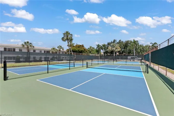 21 High Point Cir E # 409, Naples Fl 34103
