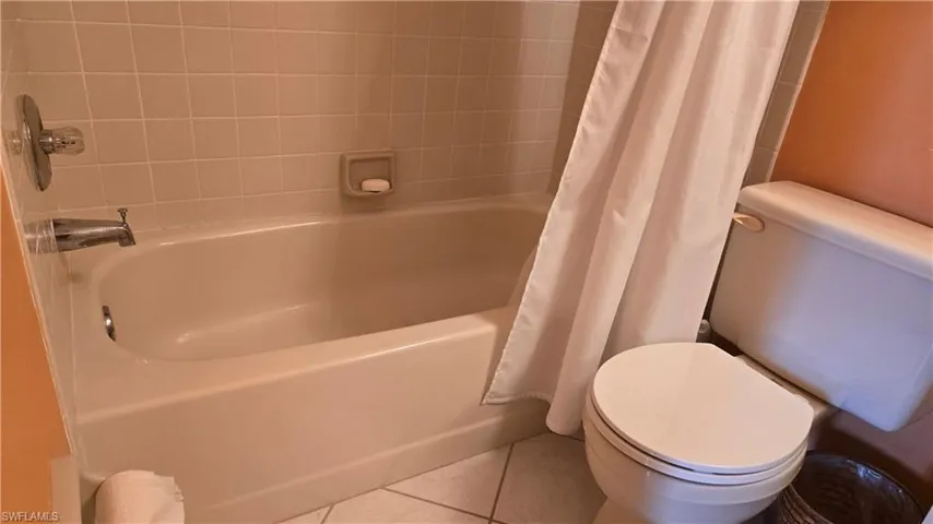 Guest bath with tub and shower