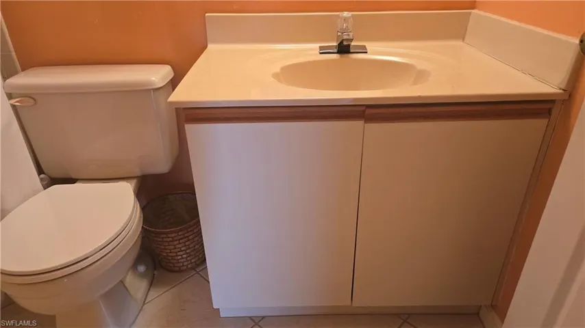 Full bathroom for guests