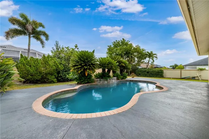 4011 SW 16th  PL, Cape Coral, FL 33914