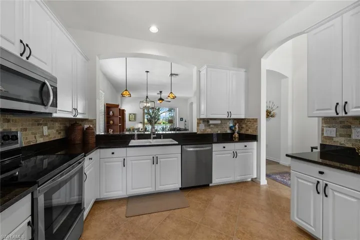 Spotless kitchen with plenty of cabinet space