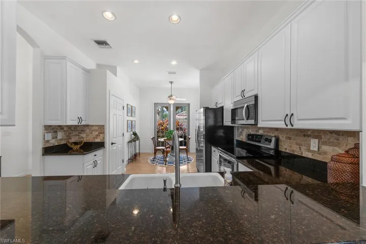Kitchen bar area