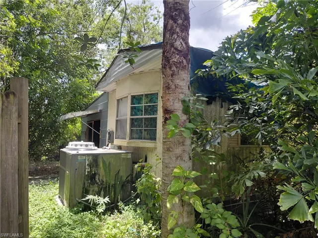 View of home's exterior