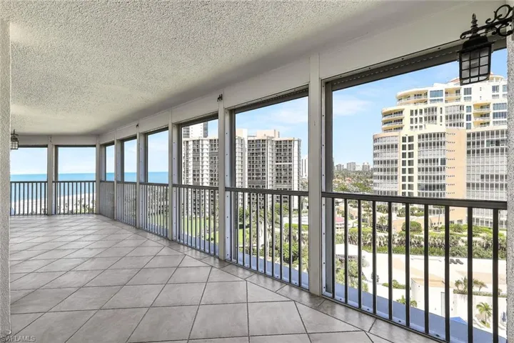 Expansive screened lanai. Gulf and north view.