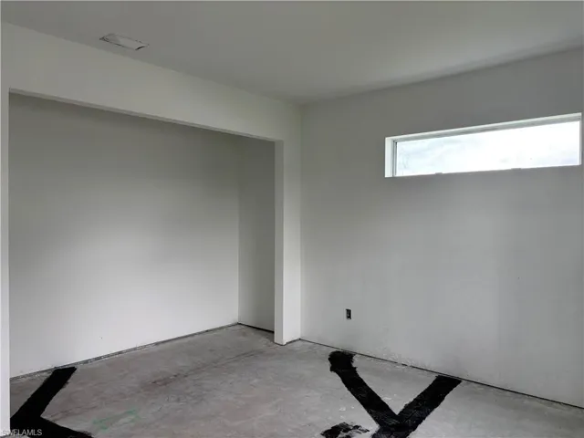 Guest / second bedroom