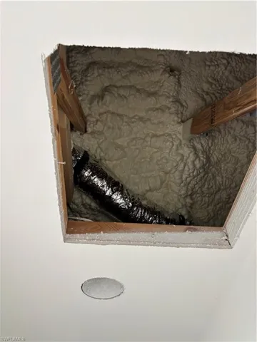 Sowing insulation in attic area