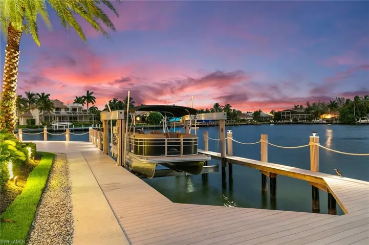 Dockage for 50+ft yacht and 27,000lb lift