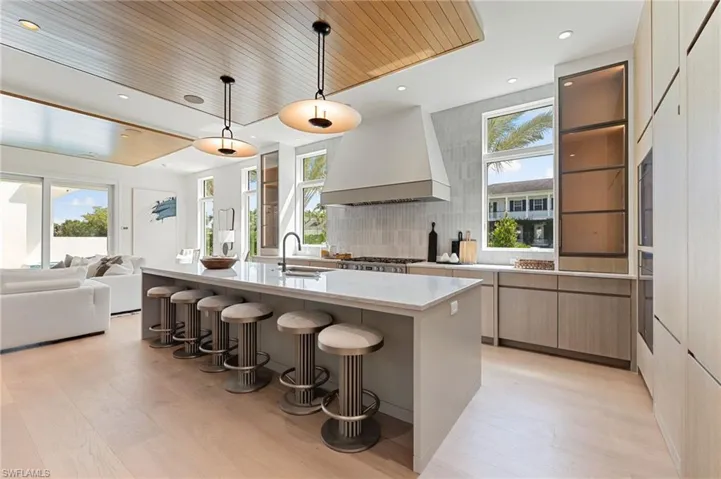 581 14th Ave S, Naples, Florida 34102