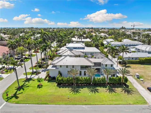 581 14th Ave S, Naples, Florida 34102