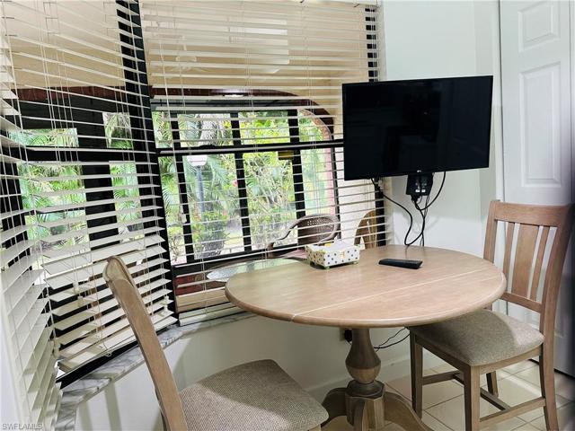 Kitchen dining