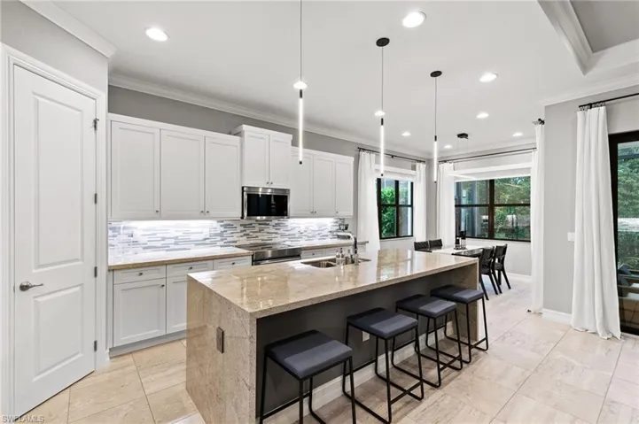 9240  Glenforest  DR, Naples, FL 34120