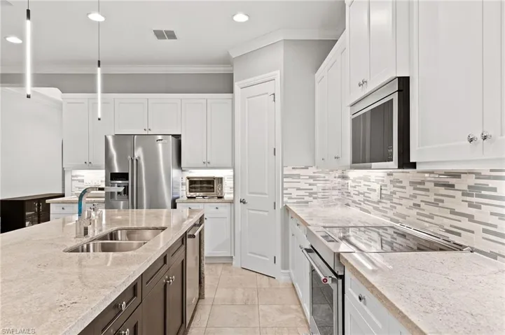 9240  Glenforest  DR, Naples, FL 34120