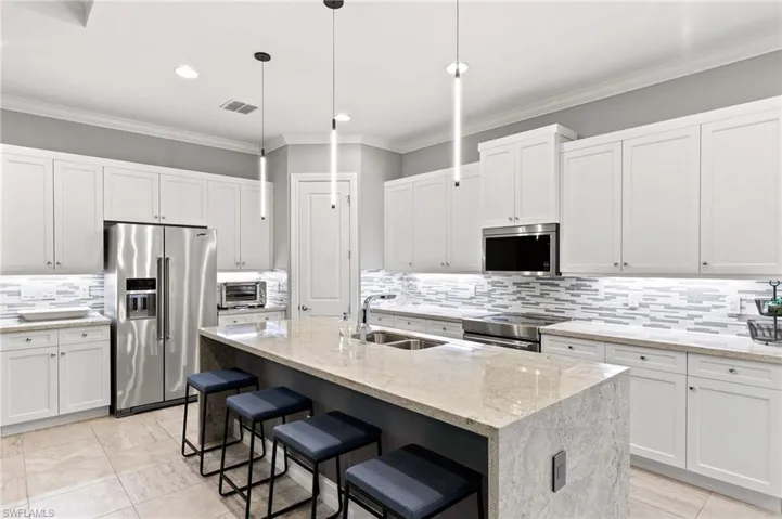 9240  Glenforest  DR, Naples, FL 34120