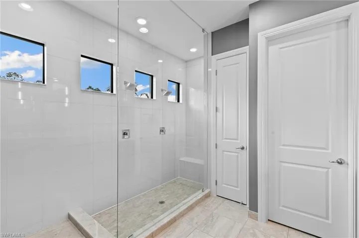 9240  Glenforest  DR, Naples, FL 34120