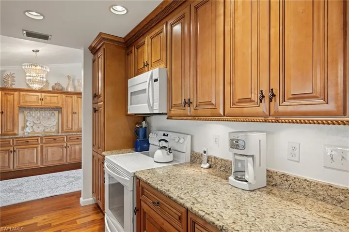 2136 SW 14th  PL, Cape Coral, FL 33991
