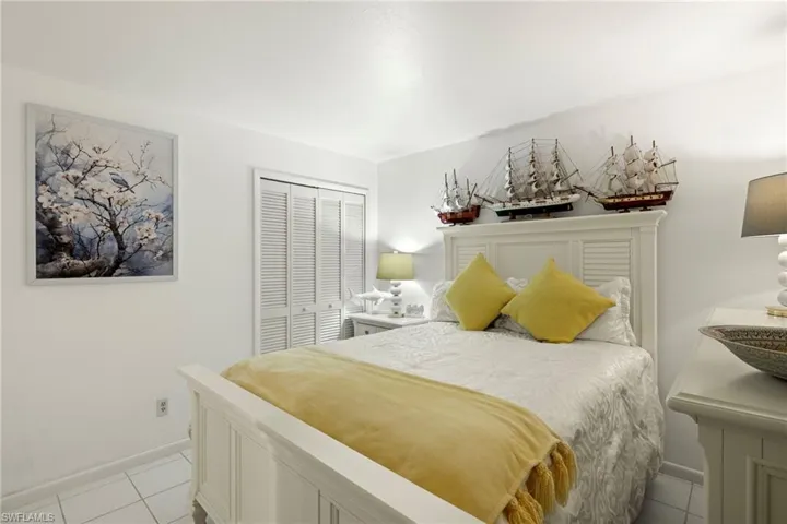 2136 SW 14th  PL, Cape Coral, FL 33991