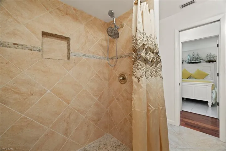 2136 SW 14th  PL, Cape Coral, FL 33991