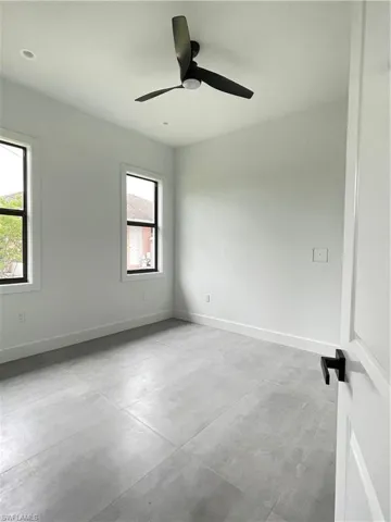 Empty room with ceiling fan