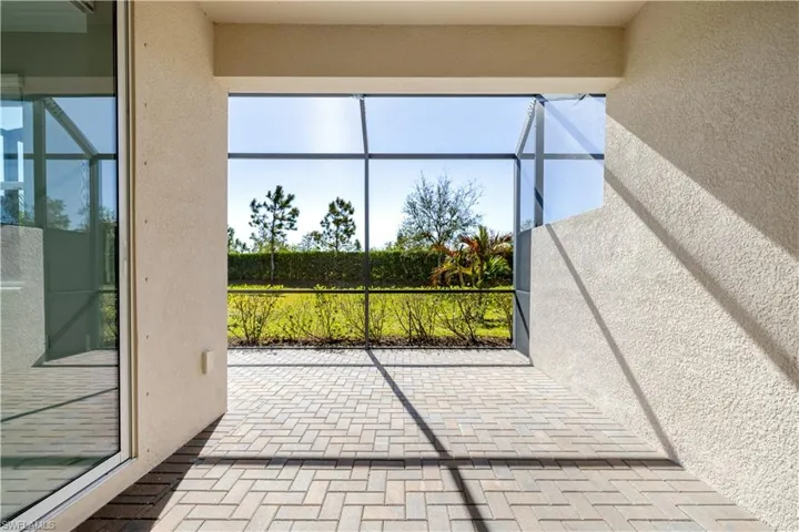 Covered screened lanai