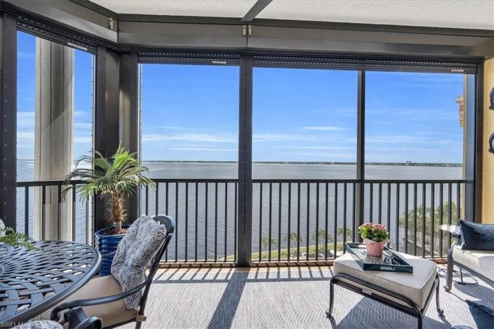 Screened in Lanai w/ panoramic views of the Caloosahatche River.