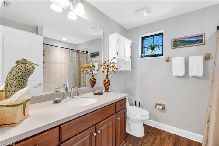 Guest bathroom.