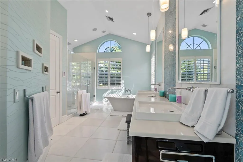 687 9th AVE, Naples, FL 34102,225051572