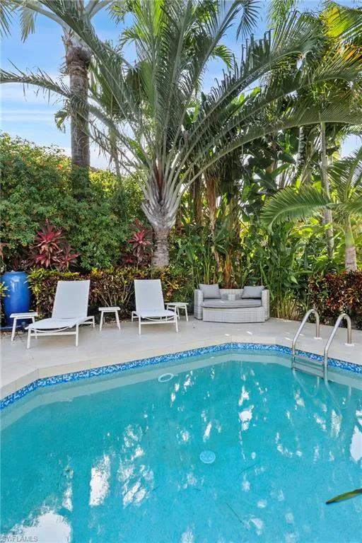 687 9th AVE, Naples, FL 34102,225051572
