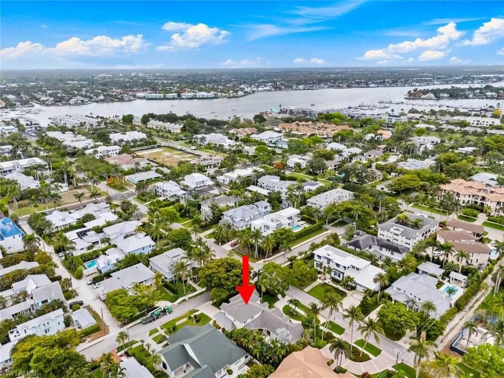 687 9th AVE, Naples, FL 34102,225051572